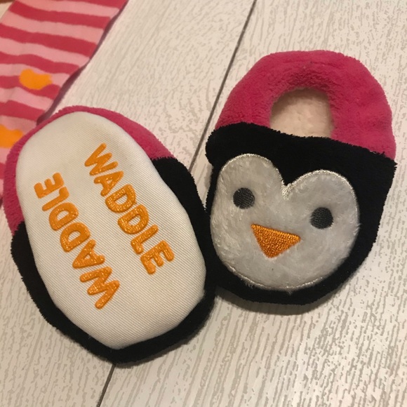 ⭐️NWT⭐️ O-12 Months Penguin Tights & Slippers 🐧 - Picture 10 of 10